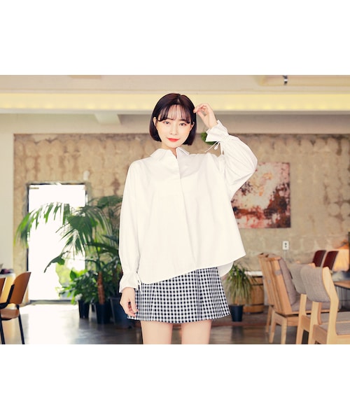 HOTPING(ホッピン)の「スリットストラップスリーブブラウス(シャツ/ブラウス・レディース・ホワイト/ブラック・1(XS-S)/2(M-L)/3(XL-XXL))」の1枚目の写真