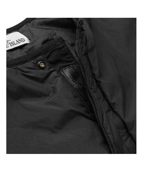 STONE ISLAND（ストーンアイランド）の「Stone Island Garment-Dyed Nylon Bomber Jacket（テーラードジャケット・メンズ・Black・L/XL/M/S/XXL）」の3枚目の写真