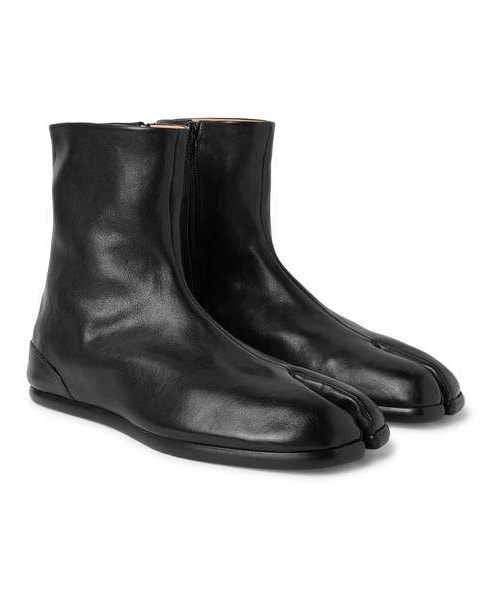 Maison Margiela(メゾンマルジェラ)の「Maison Margiela Tabi Leather Boots(ブーツ・メンズ・Black・Eu43)」の1枚目の写真