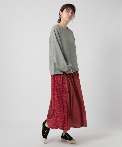 studio CLIP(スタディオクリップ)の「小紋×フラワー切替ロングスカート(スカート・ブラック/レッド/ブラウン)」の4枚目の写真