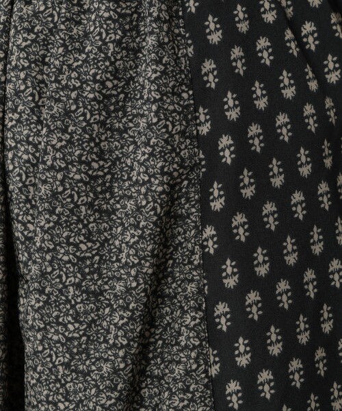 studio CLIP(スタディオクリップ)の「小紋×フラワー切替ロングスカート(スカート・ブラック/レッド/ブラウン)」の11枚目の写真