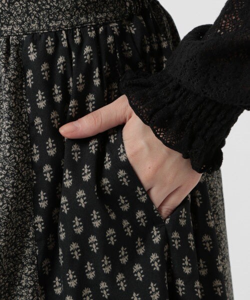 studio CLIP(スタディオクリップ)の「小紋×フラワー切替ロングスカート(スカート・ブラック/レッド/ブラウン)」の8枚目の写真