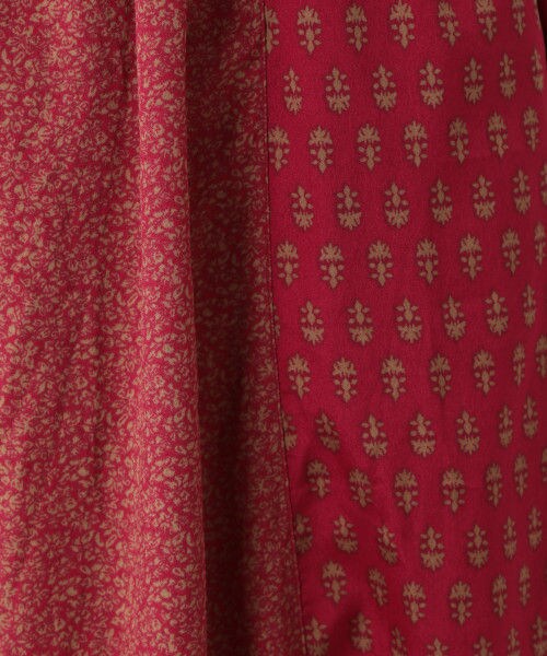 studio CLIP(スタディオクリップ)の「小紋×フラワー切替ロングスカート(スカート・ブラック/レッド/ブラウン)」の12枚目の写真