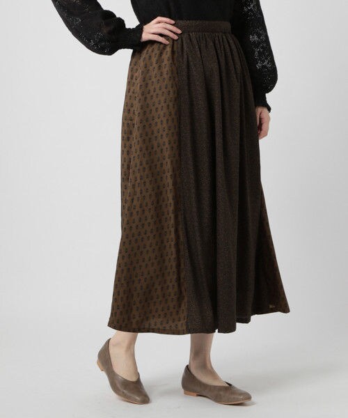 studio CLIP(スタディオクリップ)の「小紋×フラワー切替ロングスカート(スカート・ブラック/レッド/ブラウン)」の3枚目の写真