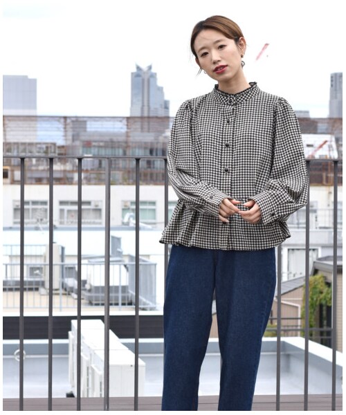 w closet（ダブルクローゼット）の「千鳥柄ぺプラムギャザーブラウス