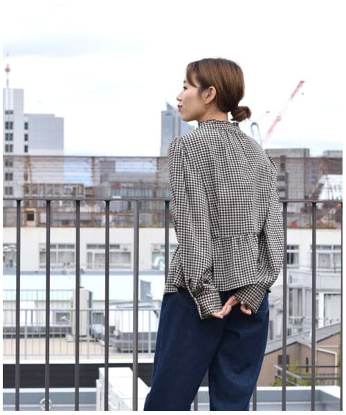 w closet（ダブルクローゼット）の「千鳥柄ぺプラムギャザーブラウス