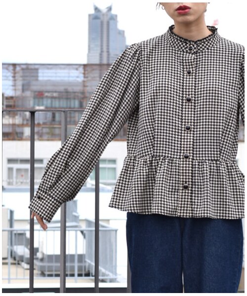 w closet（ダブルクローゼット）の「千鳥柄ぺプラムギャザーブラウス