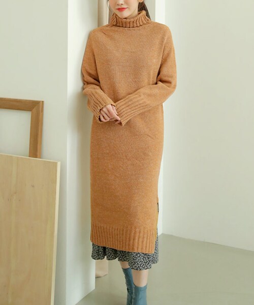 DHOLIC（ディーホリック）の「タートルネックスリット二ットワンピース（ワンピース・レディース・グレー/イエロー・FREE）」の2枚目の写真