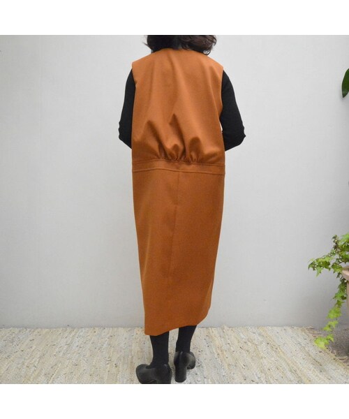 SACRA サクラ 深Vネック ノースリーブワンピース レディース キャメル