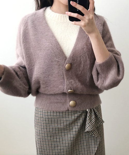 DHOLIC（ディーホリック）の「ビッグボタンVネックカーディガン（カーディガン/ボレロ・レディース・グリーン/ホワイト/ピンク・FREE）」の3枚目の写真