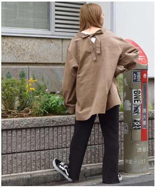 w closet(ダブルクローゼット)の「コーデュロイ後ろリボンBigシャツ(トップス・レディース・グレージュ/キャメル/パープル・FREE)」の15枚目の写真