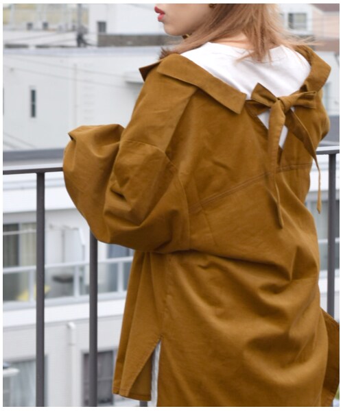 w closet(ダブルクローゼット)の「コーデュロイ後ろリボンBigシャツ(トップス・レディース・グレージュ/キャメル/パープル・FREE)」の21枚目の写真