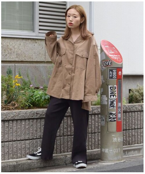 w closet(ダブルクローゼット)の「コーデュロイ後ろリボンBigシャツ(トップス・レディース・グレージュ/キャメル/パープル・FREE)」の13枚目の写真