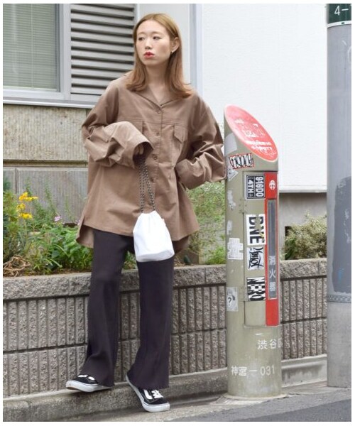 w closet(ダブルクローゼット)の「コーデュロイ後ろリボンBigシャツ(トップス・レディース・グレージュ/キャメル/パープル・FREE)」の16枚目の写真