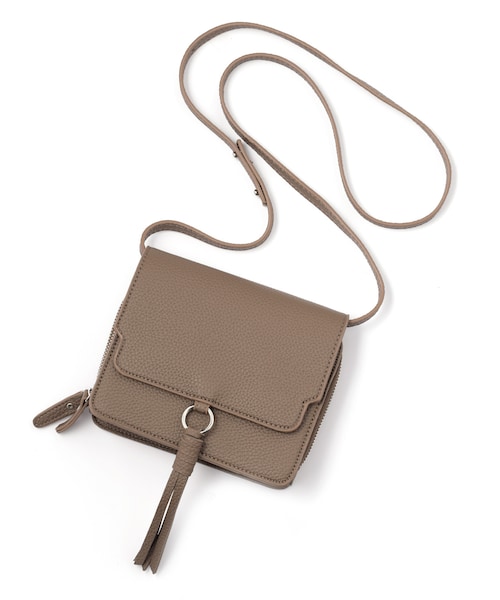 GRL（グレイル）の「タッセル付きスクエアショルダーバッグ（ショルダーバッグ・レディース・ブラック/キャメル/モカ・F）」の2枚目の写真