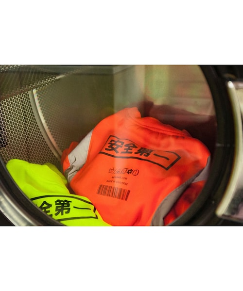 Handmade（ハンドメイド）の「SAFETY FIRST CREWNECK SWEATSHIRT (NEON 