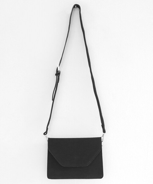 DHOLIC(ディーホリック)の「2WAYスエード調エンベロープバッグ(ショルダーバッグ・レディース・ブラウン/ブラック/ベージュ/イエロー・FREE)」の2枚目の写真