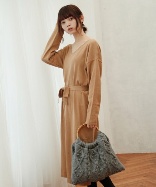 Crisp（クリスプ）の「リラックスニットワンピース（ワンピース・レディース・ベージュ/アイボリー・FREE）」の4枚目の写真