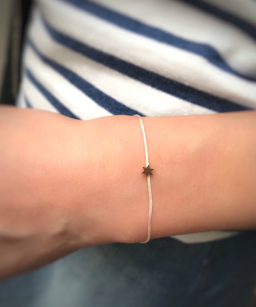 les desseins de DIEU（レデッサンドゥデュー）の「レ デッサン ドゥ デュー 970 ボヌール アミュレット サテンコード ブレスレット ロクボウセイ クロス ハート（ブレスレット・レディース・ゴールド・15.5センチ）」の3枚目の写真