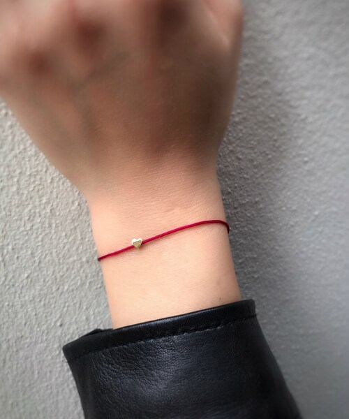 les desseins de DIEU（レデッサンドゥデュー）の「レ デッサン ドゥ デュー 970 ボヌール アミュレット サテンコード ブレスレット ロクボウセイ クロス ハート（ブレスレット・レディース・ゴールド・15.5センチ）」の5枚目の写真