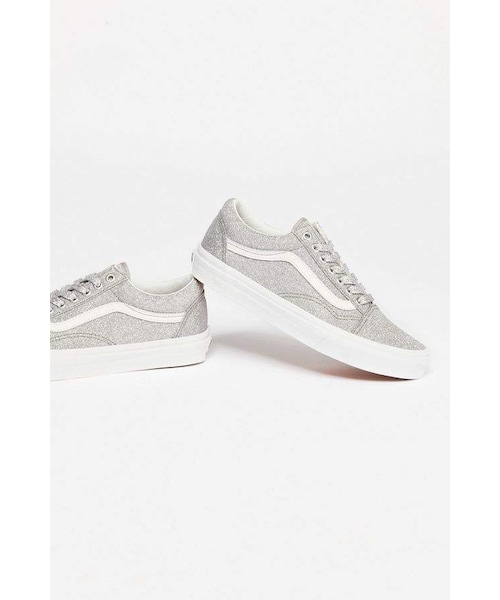 VANS（バンズ）の「Vans Old Skool Lux Glitter Sneaker（スニーカー・レディース・Silver・8.5 W / 7 M/9 W / 7.5 M/9.5 W / 8 M/10 W / 8.5 M/6 W / 4.5 M/6.5 W / 5 M/7 W / 5.5 M/7.5 W / 6 M/8 W / 6.5 M）」の4枚目の写真