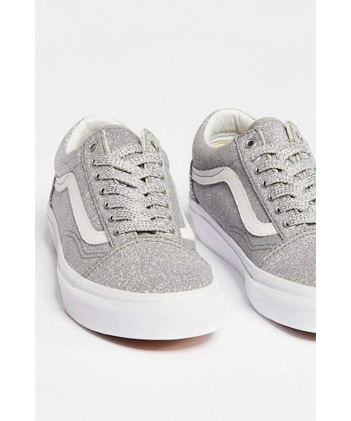 VANS（バンズ）の「Vans Old Skool Lux Glitter Sneaker（スニーカー・レディース・Silver・8.5 W / 7 M/9 W / 7.5 M/9.5 W / 8 M/10 W / 8.5 M/6 W / 4.5 M/6.5 W / 5 M/7 W / 5.5 M/7.5 W / 6 M/8 W / 6.5 M）」の3枚目の写真