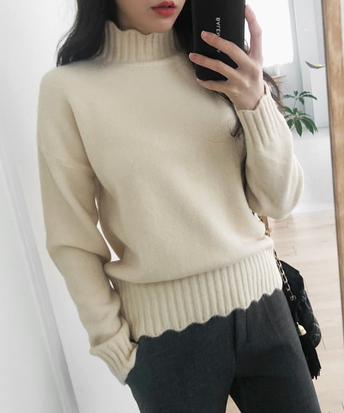 DHOLIC（ディーホリック）の「スカラップリブヘムハイネックニット（ニット/セーター・レディース・ブルー/ホワイト/ブラック・FREE）」の2枚目の写真