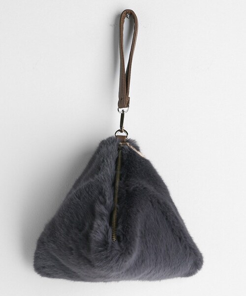 DHOLIC(ディーホリック)の「フェイクファーテトラバッグ(ハンドバッグ・レディース・ホワイト/ベージュ/ブラック/ピンク/ブルー/グリーン/その他/グレー・FREE)」の3枚目の写真