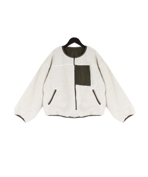 STYLEBLOCK（スタイルブロック）の「ボア×高密度タフタリバーシブルブルゾン（ノーカラージャケット・レディース・アイボリー/ベージュ/ブラウン系/ブラック・M）」の2枚目の写真
