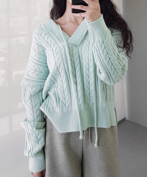 DHOLIC（ディーホリック）の「フードケーブルニットプルオーバー（ニット/セーター・レディース・ホワイト/グリーン・FREE）」の2枚目の写真