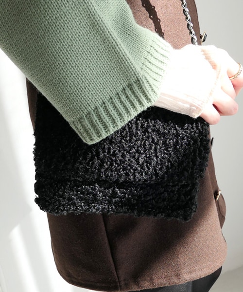 DHOLIC（ディーホリック）の「チェーンストラッププードルファーバッグ（ショルダーバッグ・レディース・ベージュ/ブラック/レッド/グリーン・FREE）」の2枚目の写真