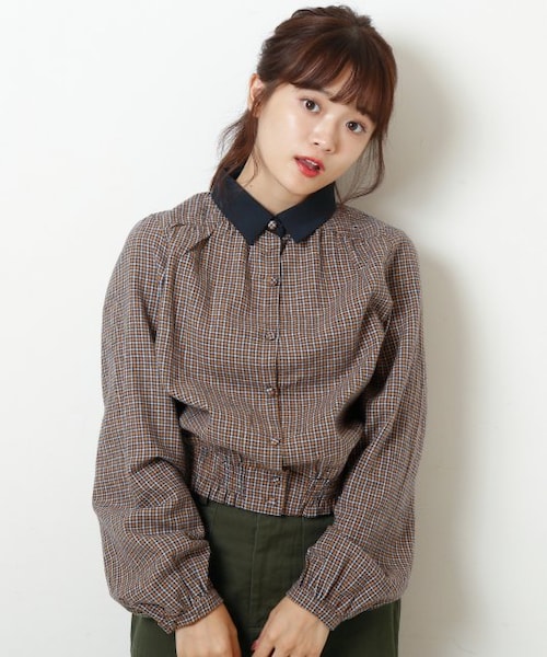 RAY CASSIN（レイカズン）の「衿付きチェックブラウス（トップス・レディース・赤/イエロー/ベージュ・FREE）」の2枚目の写真