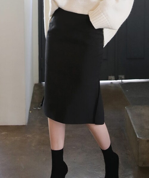 DHOLIC（ディーホリック）の「バックラッフルスリットスカート（スカート・レディース・ベージュ/ブラック/ブラウン/ブルー/ピンク・S/M）」の2枚目の写真