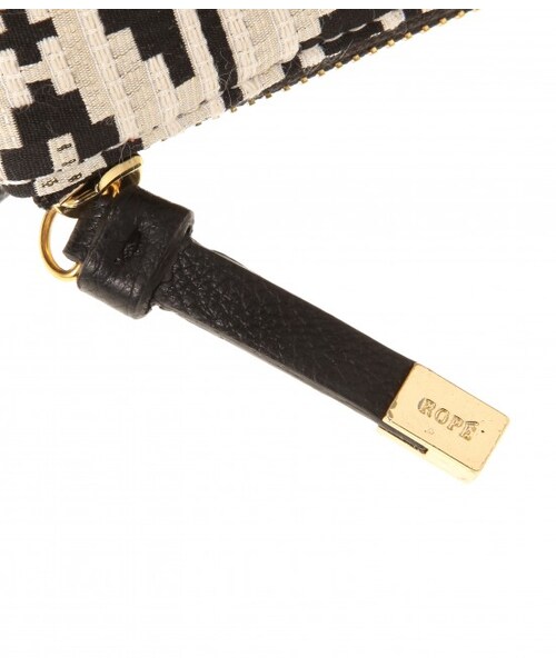 ROPE'（ロペ）の「【先行受注】ジャガード二つ折りクラッチバッグ★春の新作★（バッグ・レディース・ブラック/ホワイト・F）」の6枚目の写真