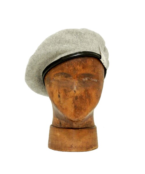 THE H.W. DOG & CO. （ザエイチダブリュドックアンドコー）の「FLAT BERET（ハンチング/ベレー帽・レディース・SAX/BLACK/LGRAY/RED/YELLOW/BLUE/GOLD/PINK/BROWN/GREEN・ONE）」の3枚目の写真