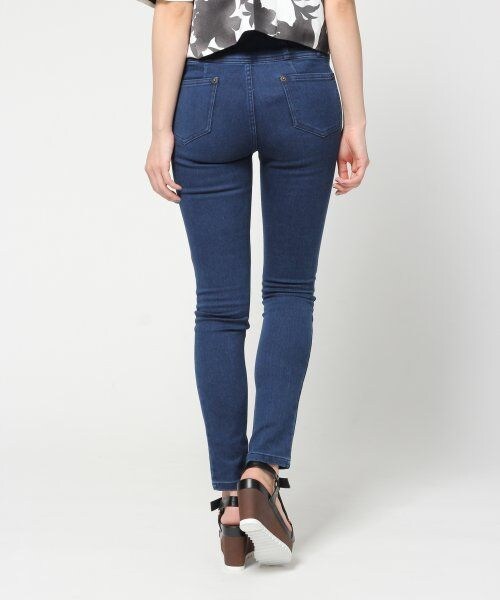 JEANASIS（ジーナシス）の「14SSハイライズデニムスキニー（パンツ・レディース・ネイビー/インディゴブルー/ケミカルウォッシュ・M/S）」の6枚目の写真