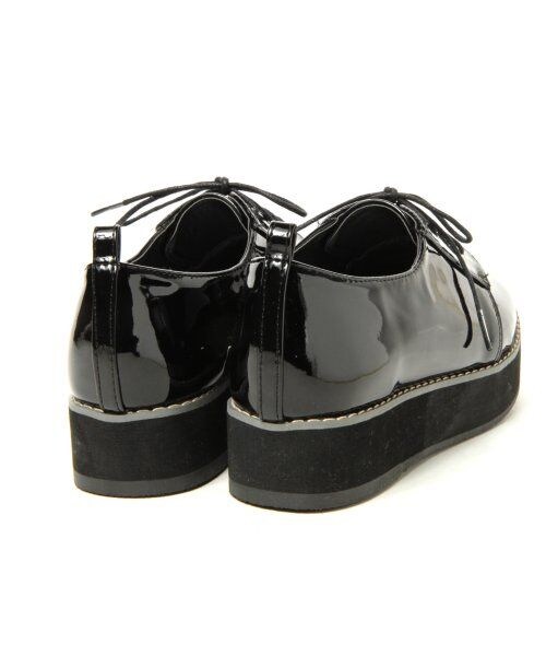 GLOBAL WORK（グローバルワーク）の「レースアッププラットシューズ（シューズ・レディース・ホワイト05/エナメルブラック09・Ｌ/Ｍ/Ｓ）」の6枚目の写真