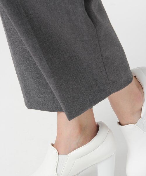 JEANASIS（ジーナシス）の「ラインベルトタックワイドパンツ（パンツ・レディース・チャコールグレー/ブラック/ライトグレー・M/S）」の8枚目の写真
