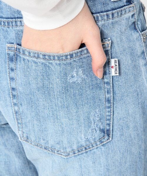 Heather（ヘザー）の「デニムダメージテーパードパンツ（パンツ・レディース・ライトブルー/ブルー・Ｍ/Ｓ）」の9枚目の写真