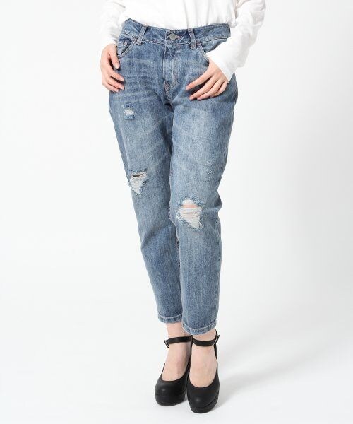 Heather（ヘザー）の「デニムダメージテーパードパンツ（パンツ・レディース・ライトブルー/ブルー・Ｍ/Ｓ）」の2枚目の写真