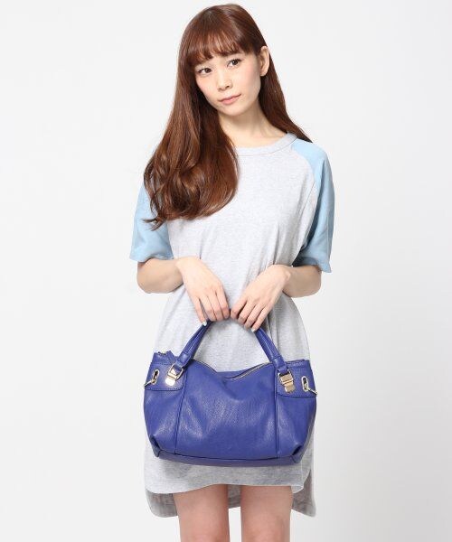 JEANASIS(ジーナシス)の「メタルショルダーミニ(バッグ・レディース・レッド/ブラック/ブルー/ホワイト・FREE)」の3枚目の写真