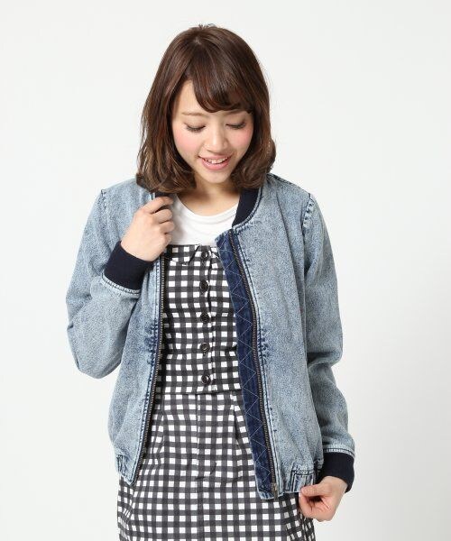Heather(ヘザー)の「デニムブルゾン(ジャケット/アウター・レディース・ブルー/ホワイト/ケミカル・FREE)」の2枚目の写真