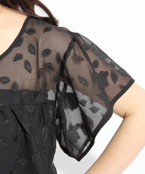 LOWRYS FARM(ローリーズファーム)の「カットドビーブラウスショートスリーブ(トップス・レディース・ブラック/オフ・L/M)」の7枚目の写真