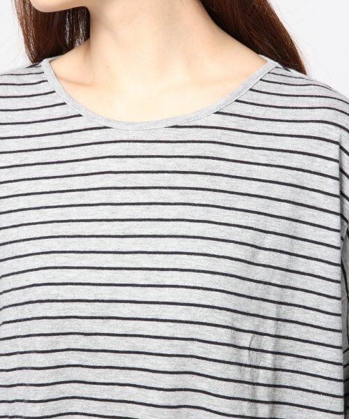 JEANASIS（ジーナシス）の「ボーダーワイドプルオーバー（トップス・レディース・ブラック系/グレー系・FREE）」の5枚目の写真