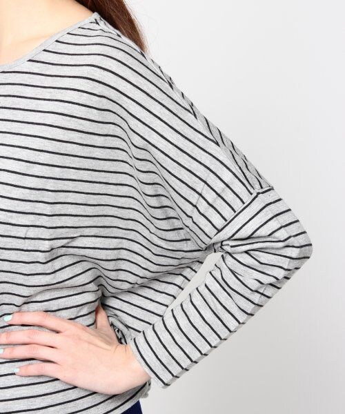 JEANASIS（ジーナシス）の「ボーダーワイドプルオーバー（トップス・レディース・ブラック系/グレー系・FREE）」の6枚目の写真