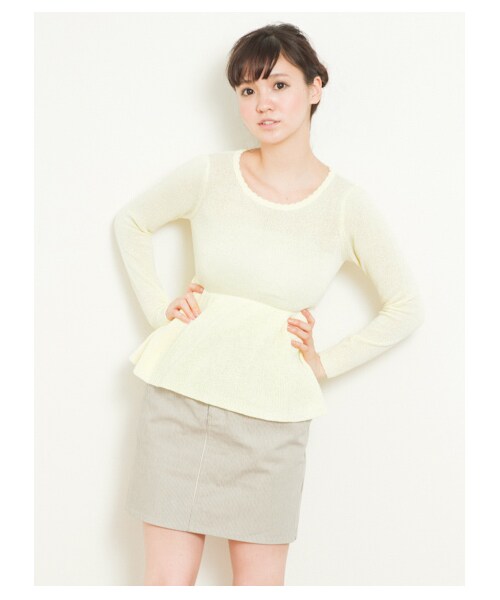 earth music&ecology（アースミュージックアンドエコロジー）の「バックリボンペプラムニットプルオーバー（ニット・セーター・レディース・ラベンダー/ネイビー/ライトイエロー/アイボリー・M/S）」の4枚目の写真