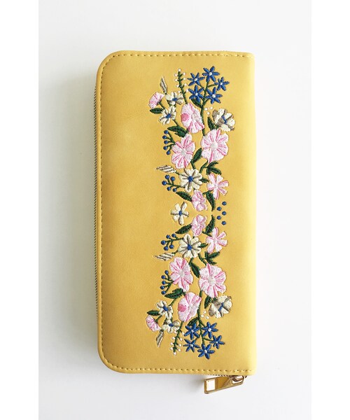 haco!（ハコ）の「ｐｏｌｋａ　ｐｏｌｋａ　レトロフラワー刺繍長財布（財布/小物・レディース・ホワイト/イエロー/ブラック・NS）」の2枚目の写真