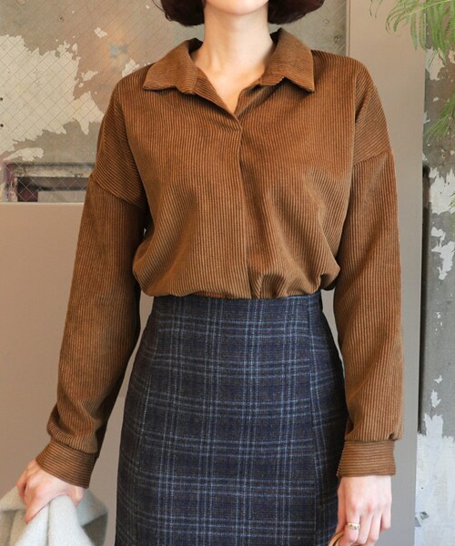 DHOLIC(ディーホリック)の「コーデュロイVネックカラーシャツ(シャツ/ブラウス・レディース・ブラウン/ベージュ/ブルー・FREE)」の1枚目の写真