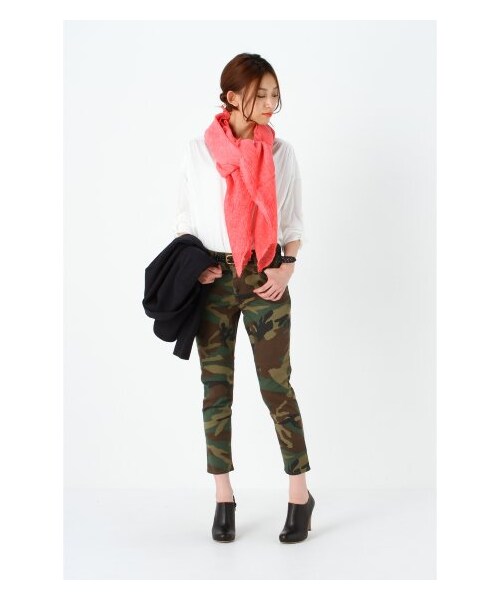 JOURNAL STANDARD（ジャーナルスタンダード）の「カモフラストレッチテーパードパンツ（クロップド・半端丈パンツ・レディース・カーキ/ベージュ・36/38/40）」の3枚目の写真