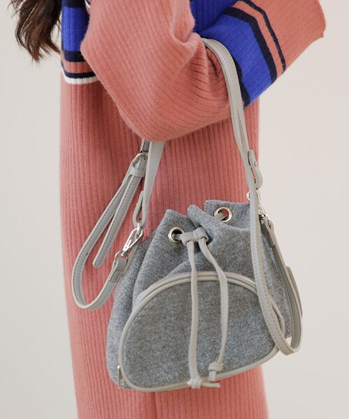 DHOLIC（ディーホリック）の「スエードライク2WAY巾着バッグ（バックパック/リュック・レディース・ベージュ/グレー/ブラック・FREE）」の3枚目の写真